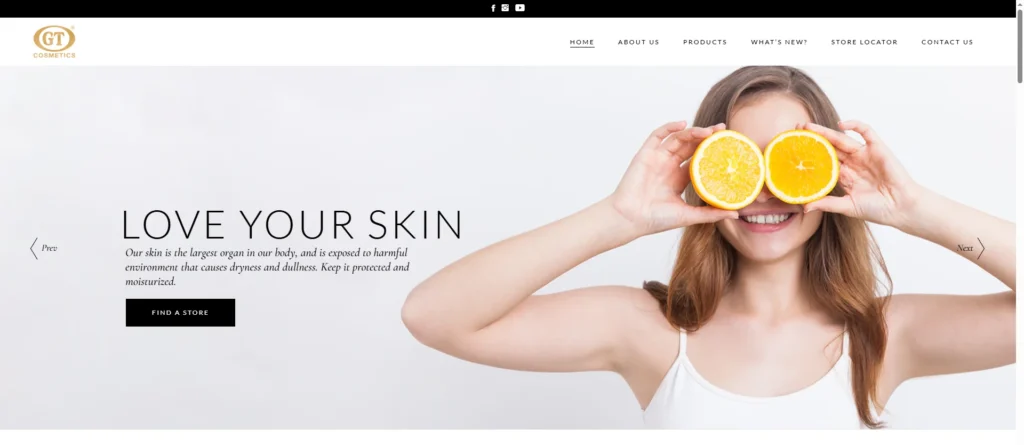 Баннер на сайте GT Cosmetics с женщиной, держащей ломтик лимона возле лица, пропаганда ухода за кожей с текстом «Люби свою кожу».