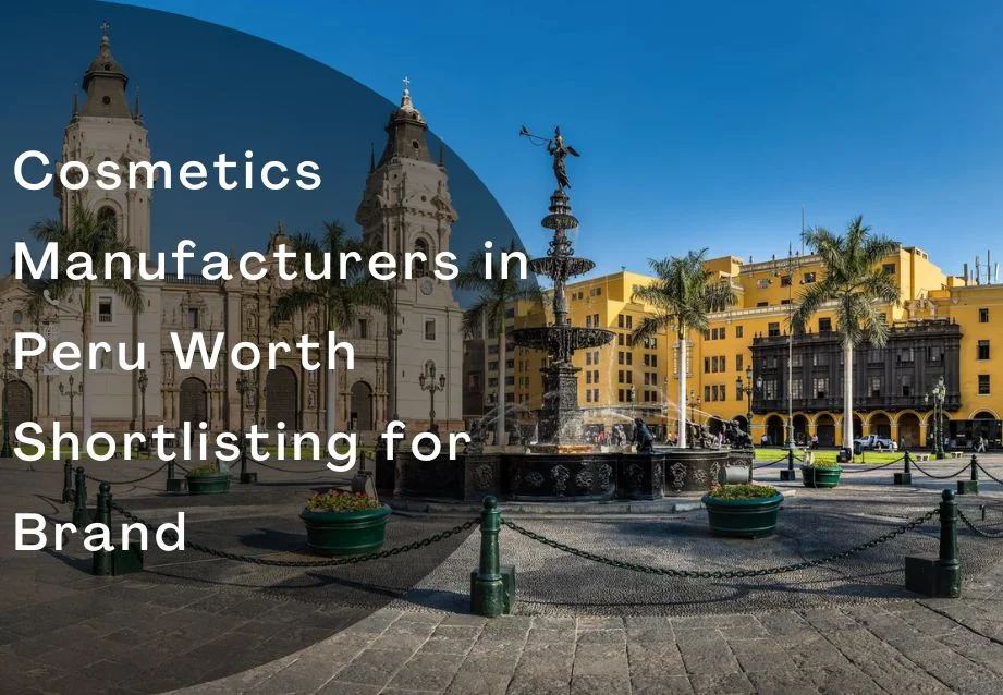 Vista panorâmica da Plaza Mayor em Lima, Peru com fonte ornamentada, arquitetura colonial, e texto sobre fabricantes de cosméticos.
