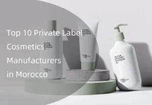 Frascos de cosméticos e tubos com rótulos em display minimalista com texto sobre o topo 10 fabricantes de cosméticos de marca própria em Marrocos.